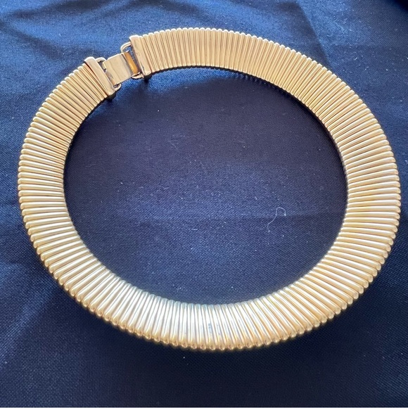 Vintage Napier Gold Tone Runway Choker Necklace Stretchy Gas Hose Style - Picture 9 of 9